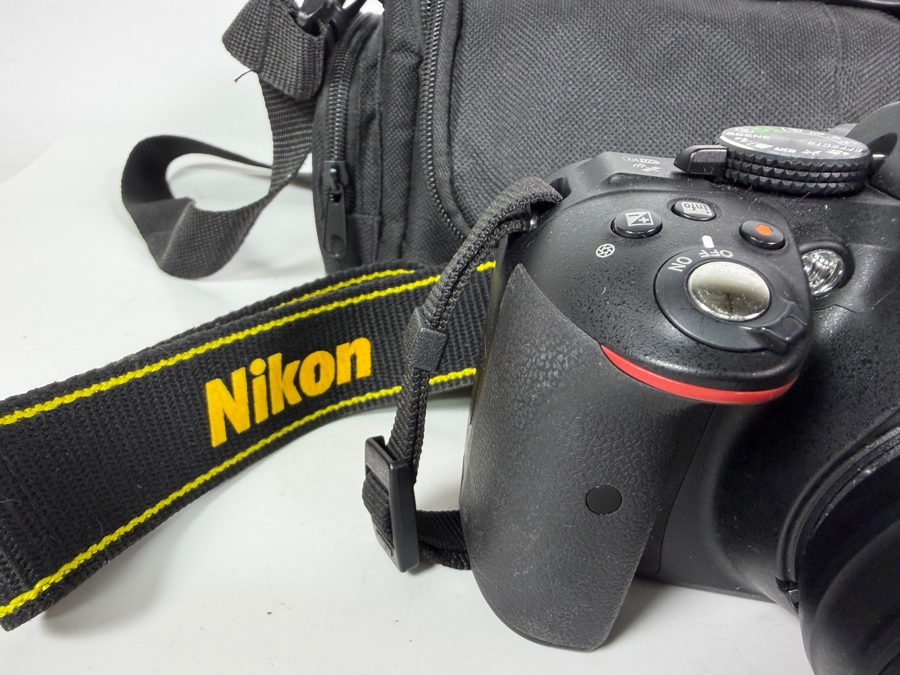 Nikon D5300 24.2MP Digital SLR Camera Outfit Featuring AF-S DX NIKKOR 18-55mm f/3.5-5.6G VR II Zoom Lens [Photo 3]