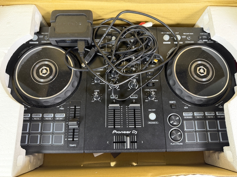 Pioneer DJ DDJ-400 2-Channel Rekordbox DJ Controller Kit [Photo 2]