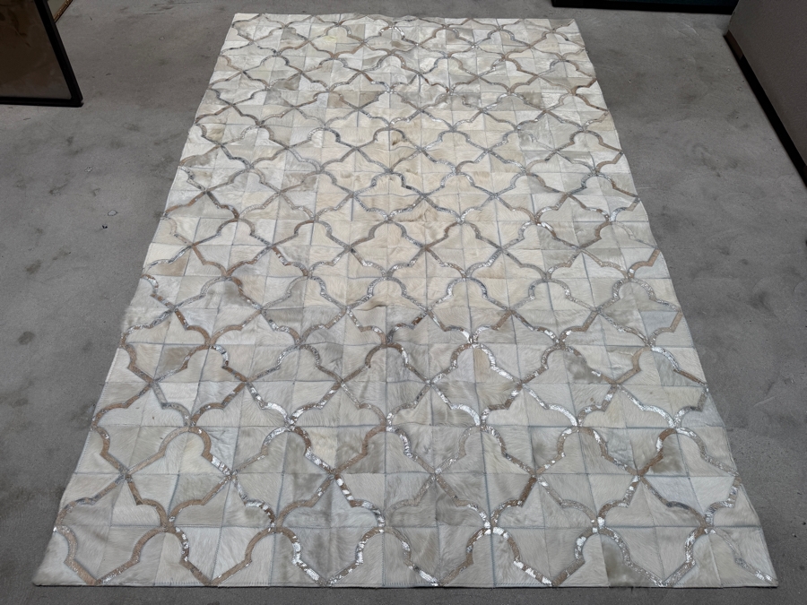 Authentic Cowhide Luxury Patchwork Area Rug Geometric Trellis Metallic Silver And Off White 61'W X 93'L [Photo 3]