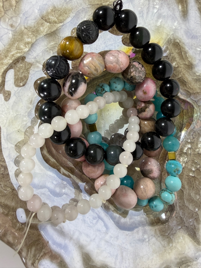 MCM Style Iridescent Gray Art Glass Oyster Shell Vanity Bowl With Semi Precious Beaded Bracelets Set 10'W X 7.5'D [Photo 2]