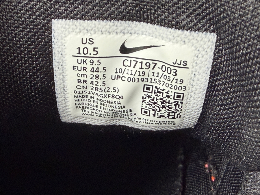 Men's Nike Air Max 90 x Undefeated in 'Black Solar Red' Sneakers Size 10.5 [Photo 7]