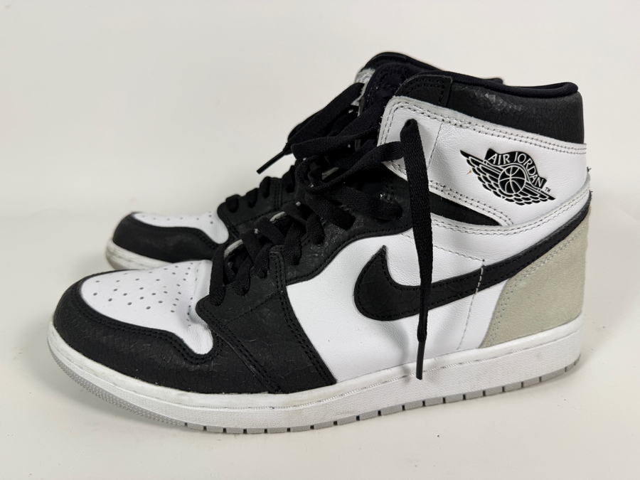 Men's Nike Air Jordan 1 Retro High OG 'Stage Haze' Sneakers Size 11 [Photo 3]