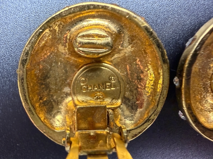 Vintage Chanel Clip-on Earrings [Photo 3]