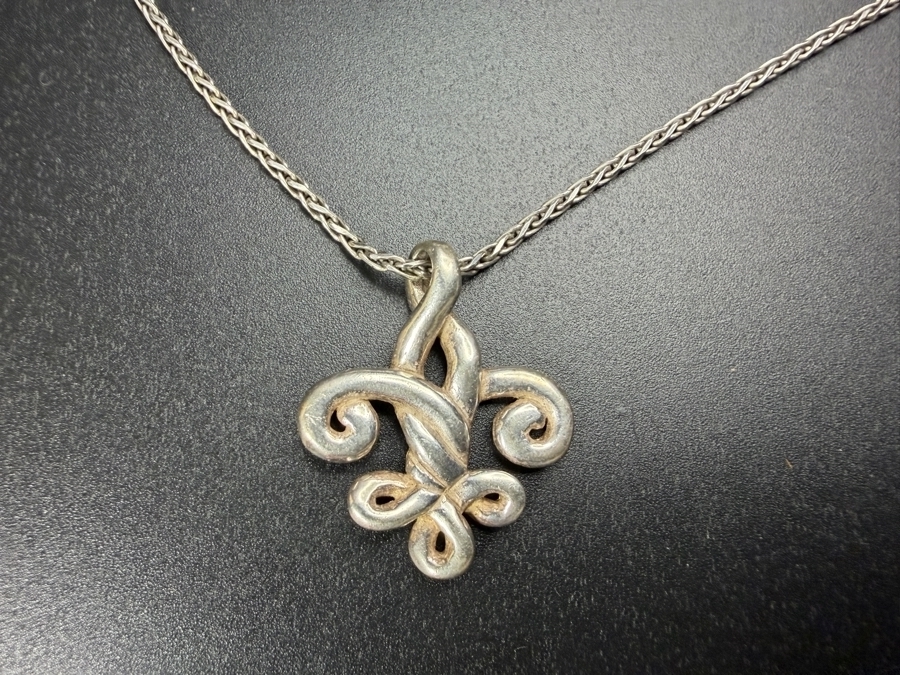 Pair Of Sterling Silver Necklaces with Pendants Plus Matching Sterling Silver Earrings and Pendant 43.5g [Photo 4]