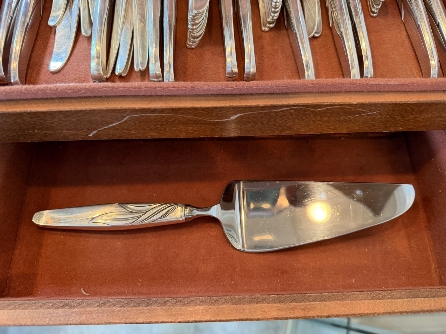 Towle Sterling Silver Southwind Flatware Service - Approximate Service for 12 - 1,940g of Sterling Silver Plus 1,056g Of Sterling Handled Knives - $3,589 Melt Value Not Including Knives [Photo 15]