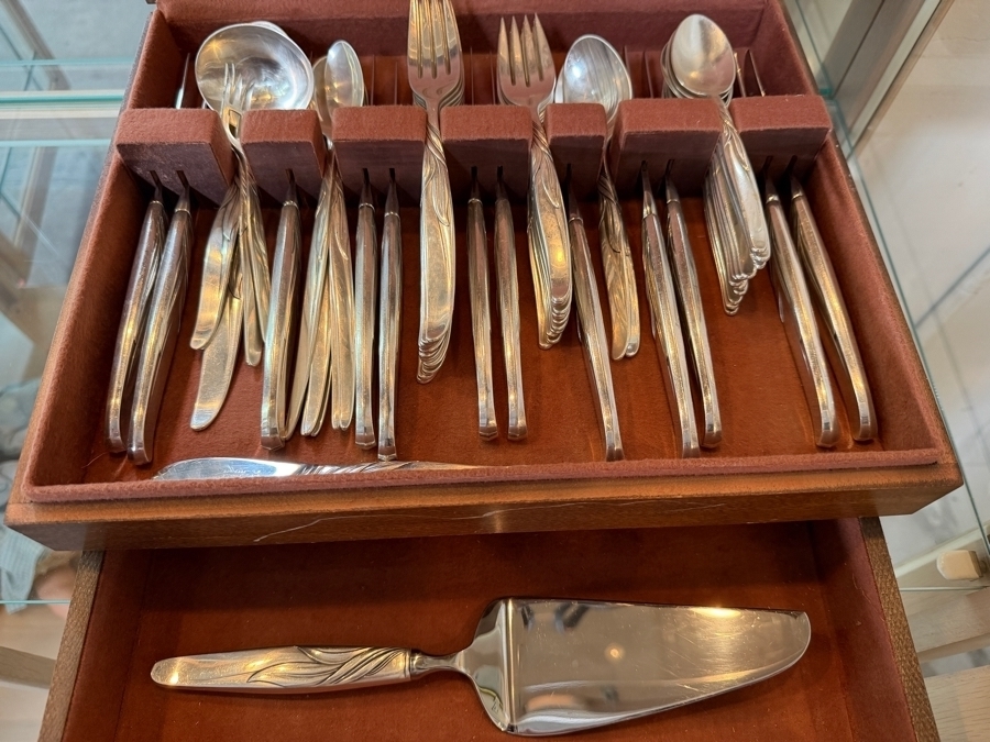 Towle Sterling Silver Southwind Flatware Service - Approximate Service for 12 - 1,940g of Sterling Silver Plus 1,056g Of Sterling Handled Knives - $3,589 Melt Value Not Including Knives [Photo 16]