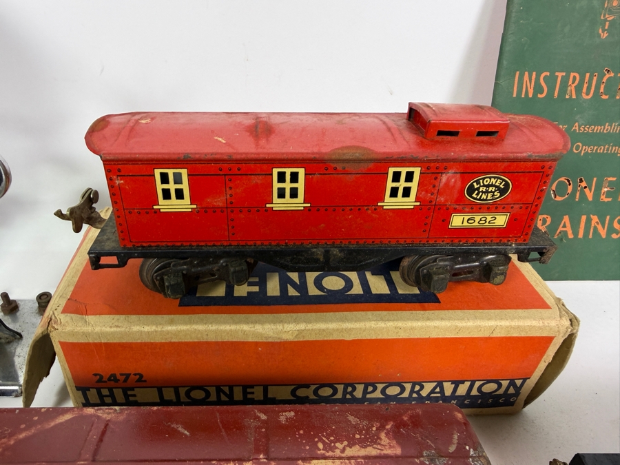 Vintage Lionel O Gauge Prewar & Postwar Toy Train Set Lot With Locomotive, Rolling Stock, Accessories, And Manual [Photo 11]