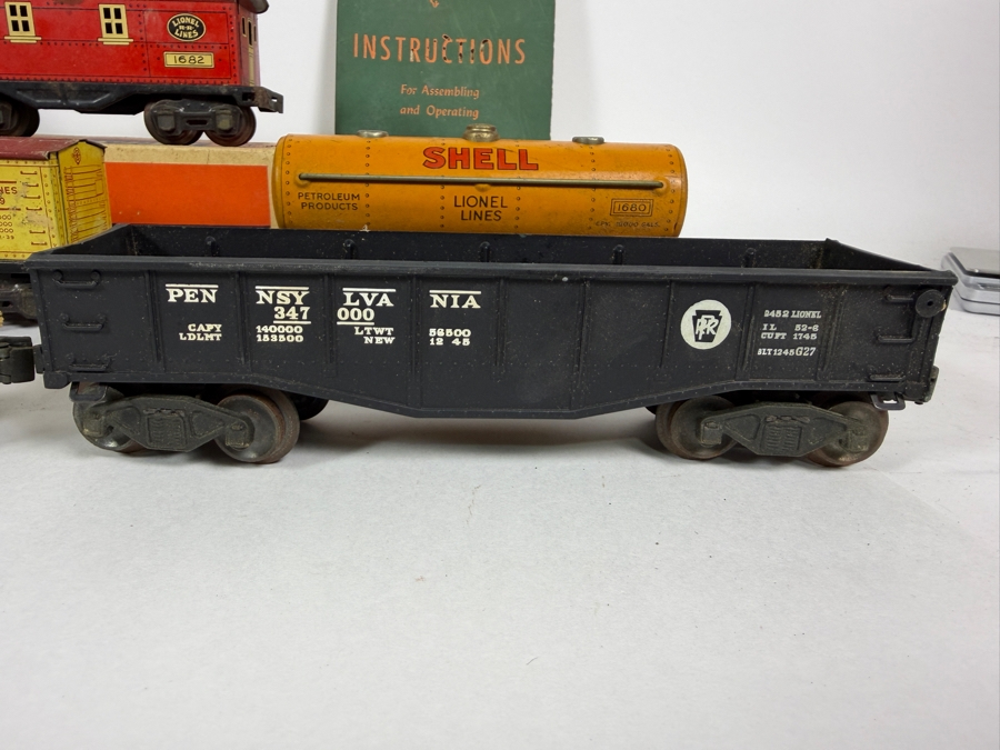 Vintage Lionel O Gauge Prewar & Postwar Toy Train Set Lot With Locomotive, Rolling Stock, Accessories, And Manual [Photo 6]