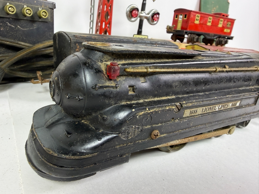 Vintage Lionel O Gauge Prewar & Postwar Toy Train Set Lot With Locomotive, Rolling Stock, Accessories, And Manual [Photo 4]