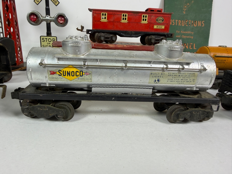 Vintage Lionel O Gauge Prewar & Postwar Toy Train Set Lot With Locomotive, Rolling Stock, Accessories, And Manual [Photo 5]