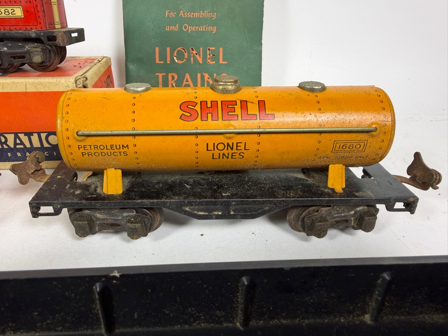 Vintage Lionel O Gauge Prewar & Postwar Toy Train Set Lot With Locomotive, Rolling Stock, Accessories, And Manual [Photo 7]