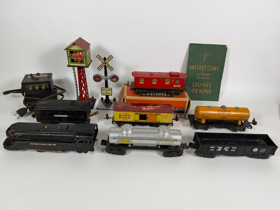 Vintage Lionel O Gauge Prewar & Postwar Toy Train Set Lot With Locomotive, Rolling Stock, Accessories, And Manual [Photo 2]