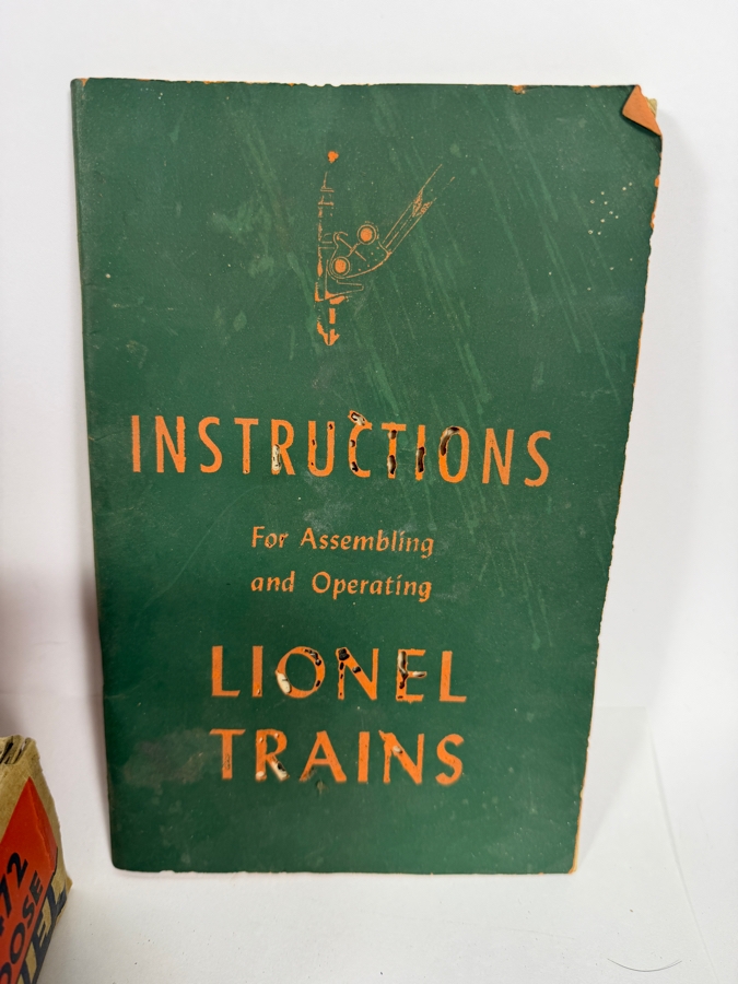 Vintage Lionel O Gauge Prewar & Postwar Toy Train Set Lot With Locomotive, Rolling Stock, Accessories, And Manual [Photo 12]