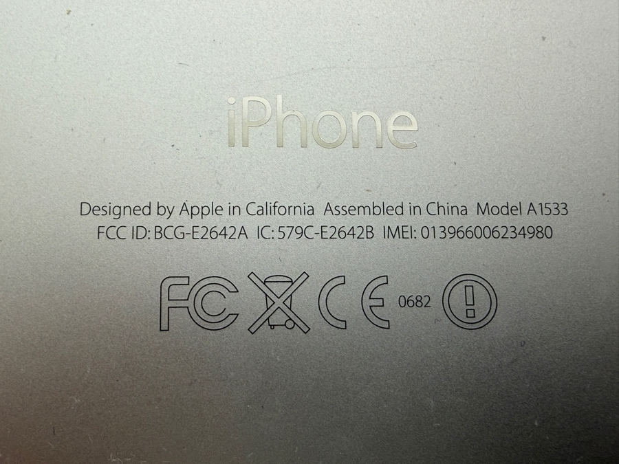 Two Apple iPhone SE First Generation Smartphones Finished In Rose Gold And Gold Featuring White Front Glass Bezels [Photo 5]