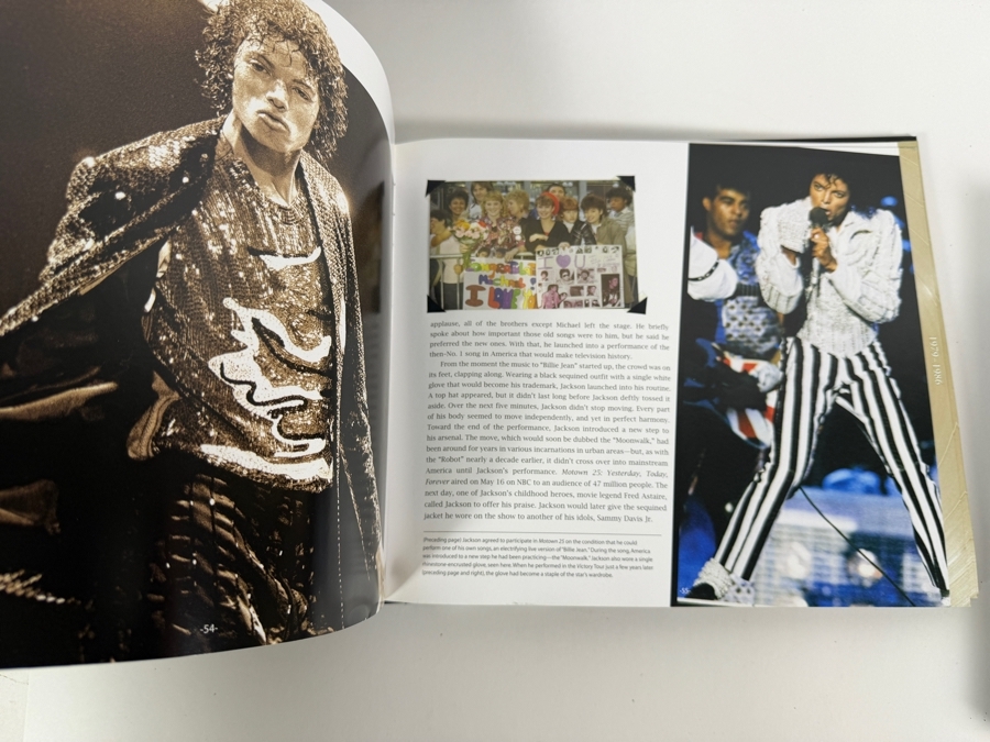 Vintage 2009 Michael Jackson A Tribute To The King Of Pop 1958-2009 Platinum Edition Collector's Vault Interactive Book With Slipcase [Photo 7]