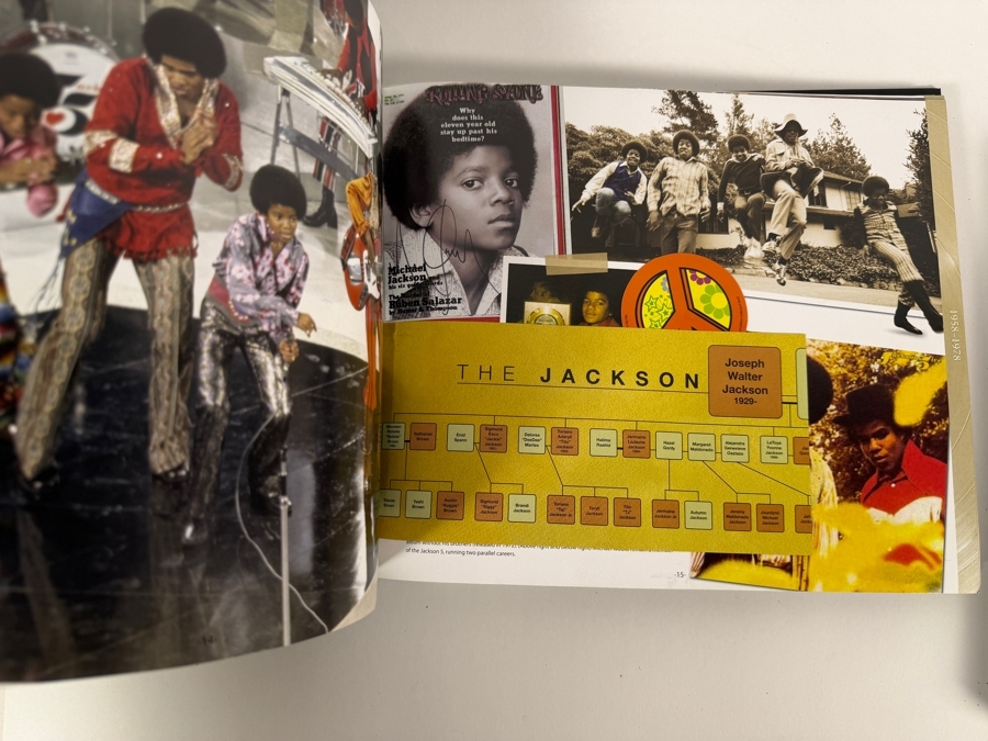 Vintage 2009 Michael Jackson A Tribute To The King Of Pop 1958-2009 Platinum Edition Collector's Vault Interactive Book With Slipcase [Photo 10]