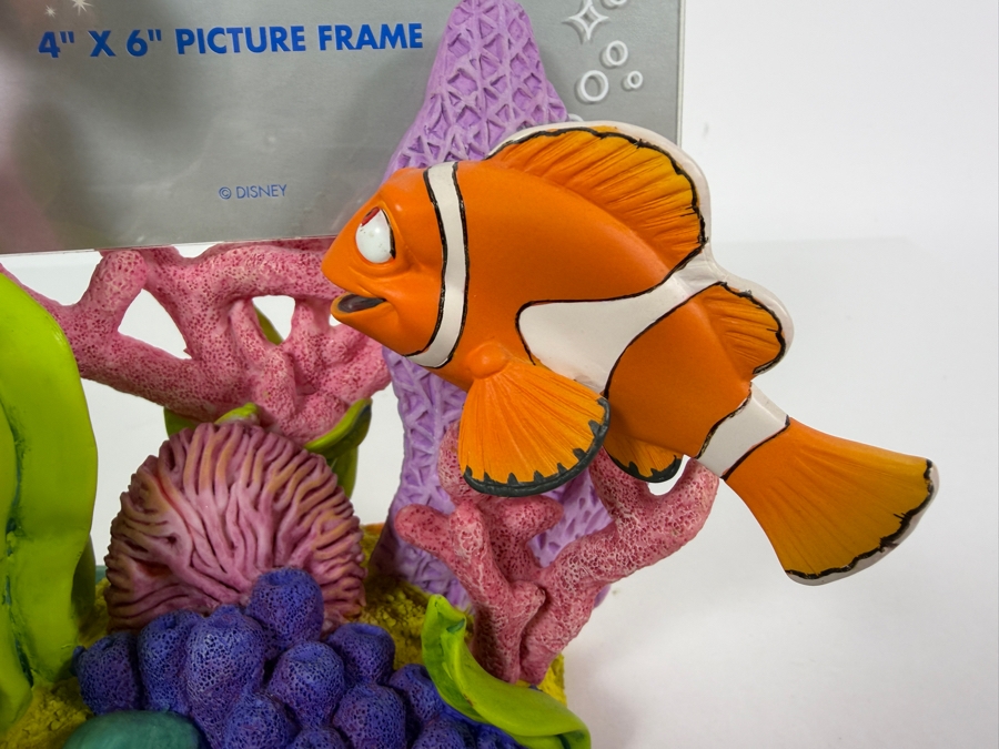 Vintage Disney Store Exclusive Finding Nemo Coral Reef Diorama Picture Frame 7'H [Photo 3]