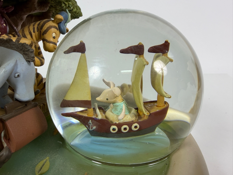 Vintage Disney Store Exclusive Winnie The Pooh S.S. Pooh Boat Musical Snow Globe [Photo 4]