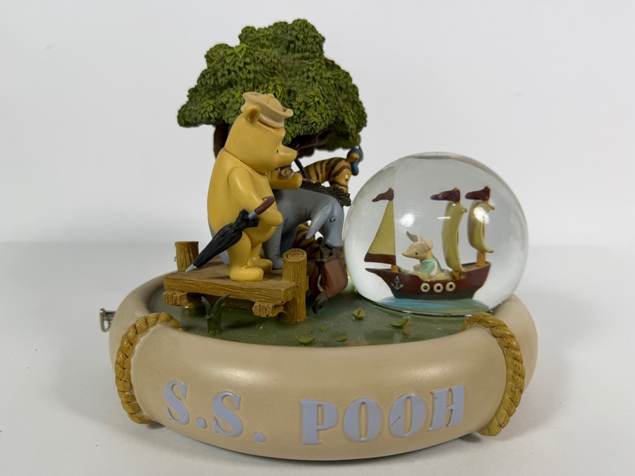 Vintage Disney Store Exclusive Winnie The Pooh S.S. Pooh Boat Musical Snow Globe [Photo 2]