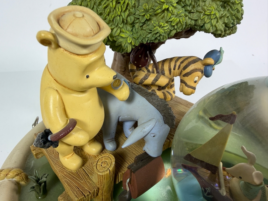 Vintage Disney Store Exclusive Winnie The Pooh S.S. Pooh Boat Musical Snow Globe [Photo 5]