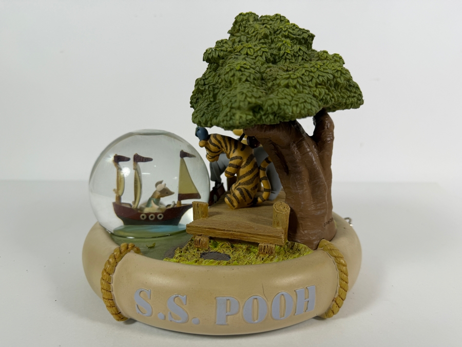 Vintage Disney Store Exclusive Winnie The Pooh S.S. Pooh Boat Musical Snow Globe [Photo 7]