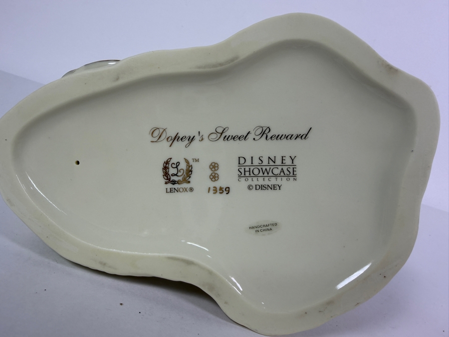 Vintage Lenox Disney Showcase Collection Dopey's Sweet Reward Snow White Porcelain Figurine 8'H [Photo 6]