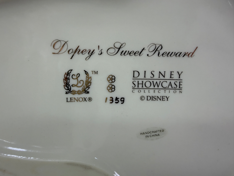 Vintage Lenox Disney Showcase Collection Dopey's Sweet Reward Snow White Porcelain Figurine 8'H [Photo 7]