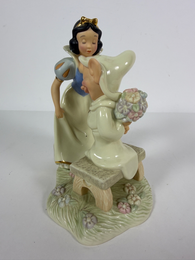Vintage Lenox Disney Showcase Collection Dopey's Sweet Reward Snow White Porcelain Figurine 8'H [Photo 3]