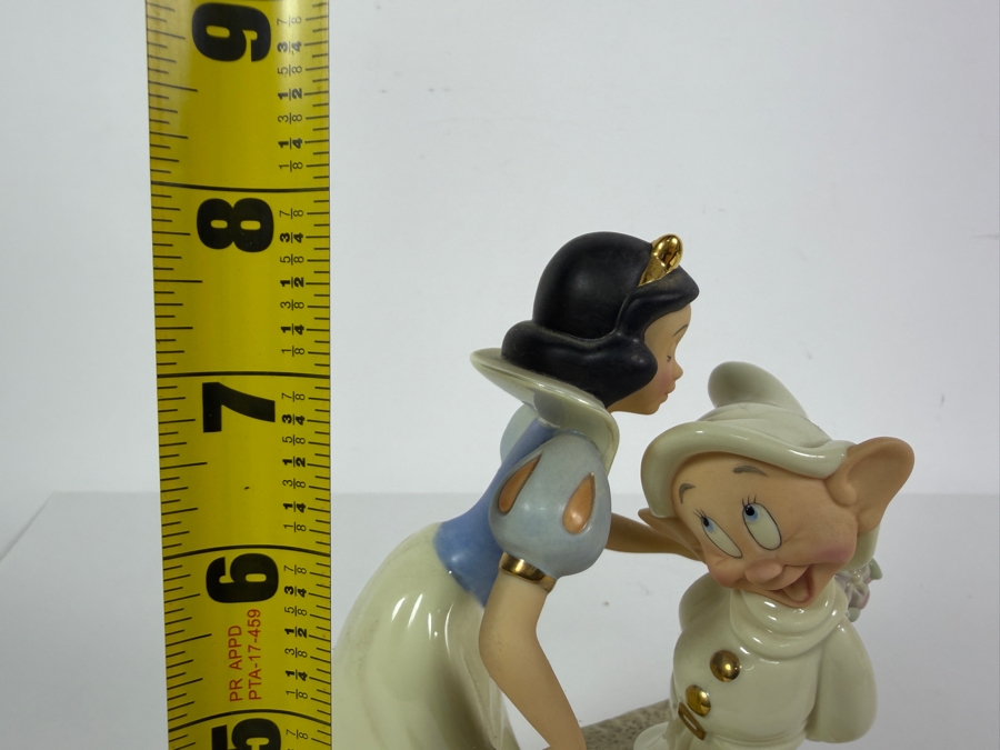 Vintage Lenox Disney Showcase Collection Dopey's Sweet Reward Snow White Porcelain Figurine 8'H [Photo 8]