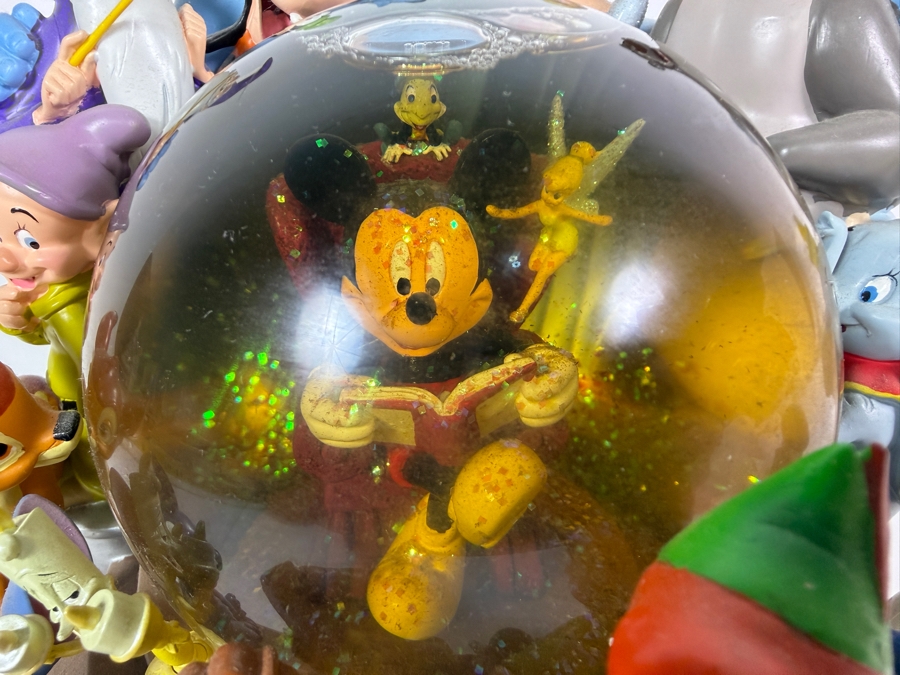 Vintage Large Disney Store Exclusive The Wonderful World Of Disney Multi-Character Musical Snow Globe 8'H [Photo 9]
