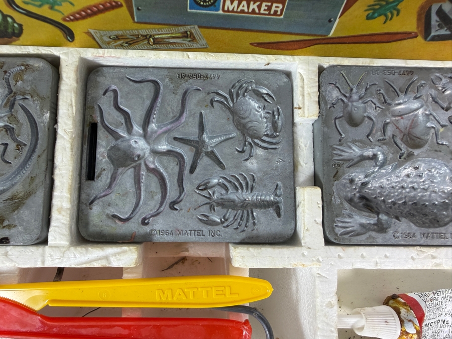 Vintage 1964 Mattel Thingmaker Toy Featuring Creepy Crawlers - Bottom Of Styrofoam Packaging Has Some Damage [Photo 7]