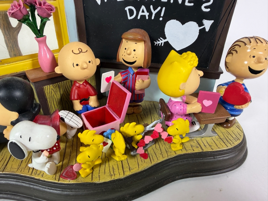 Danbury Mint 'Be My Valentine!' Lighted Sculpture Depicts the Peanuts Gang in a Classroom Setting with Original Box 10W X 7H [Photo 3]