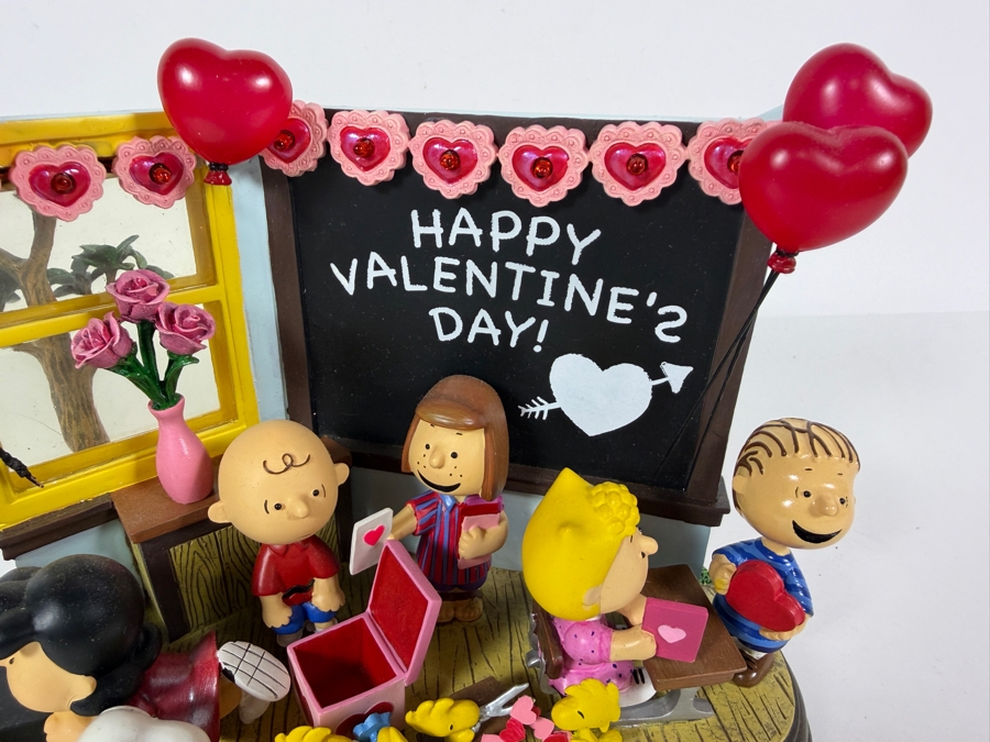 Danbury Mint 'Be My Valentine!' Lighted Sculpture Depicts the Peanuts Gang in a Classroom Setting with Original Box 10W X 7H [Photo 4]