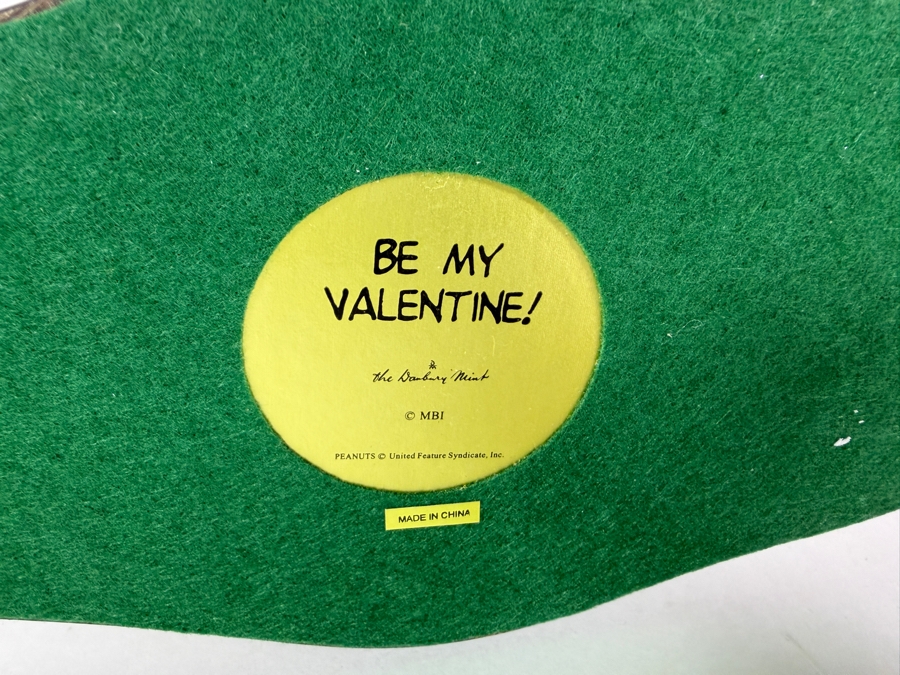 Danbury Mint 'Be My Valentine!' Lighted Sculpture Depicts the Peanuts Gang in a Classroom Setting with Original Box 10W X 7H [Photo 7]