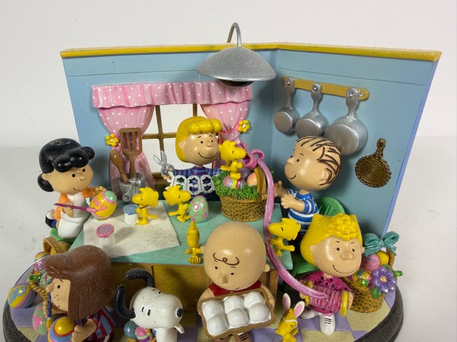 Danbury Mint Peanuts 'It's the Easter Beagle!' Lighted Sculpture with Original Box 10W X 6H [Photo 3]