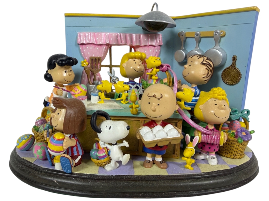 Danbury Mint Peanuts 'It's the Easter Beagle!' Lighted Sculpture with Original Box 10W X 6H