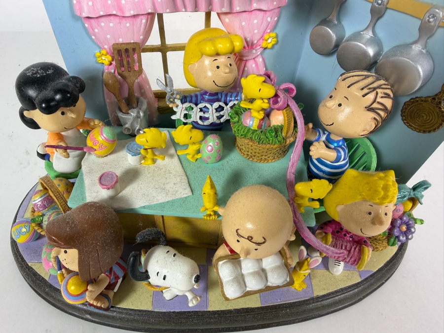 Danbury Mint Peanuts 'It's the Easter Beagle!' Lighted Sculpture with Original Box 10W X 6H [Photo 2]