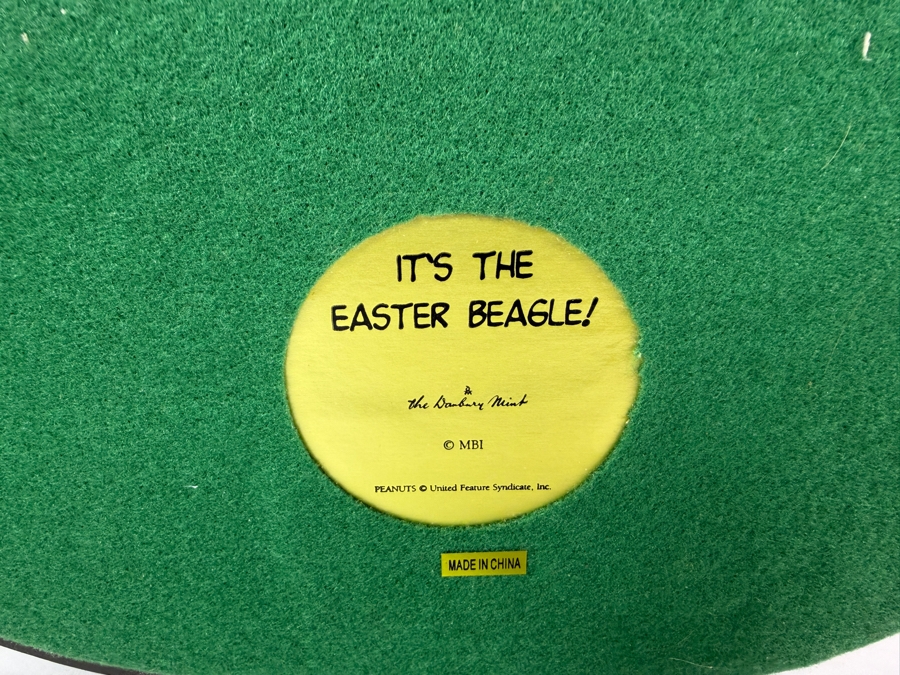 Danbury Mint Peanuts 'It's the Easter Beagle!' Lighted Sculpture with Original Box 10W X 6H [Photo 6]