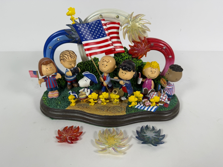 Vintage Peanuts Yankee Doodle Dandy 4th Of July Lighted Sculpture By Danbury Mint 10'W X 6'H [Photo 2]