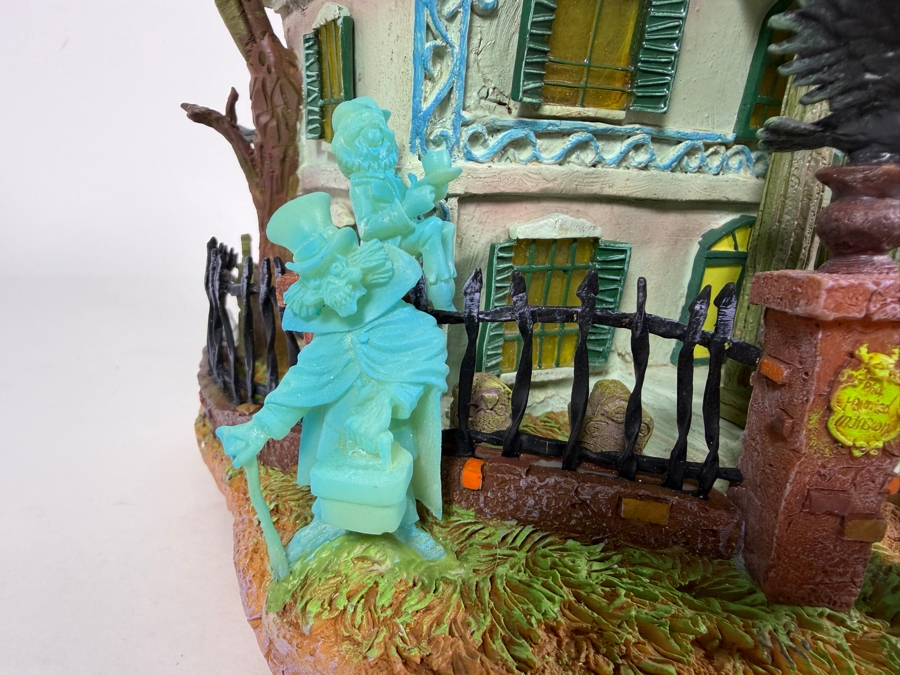 Vintage 2002 Disney Store Exclusive The Haunted Mansion Light-Up Fiber Optic Resin House Miniature 9'W X 7'D X8.5'H [Photo 4]