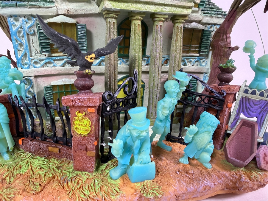 Vintage 2002 Disney Store Exclusive The Haunted Mansion Light-Up Fiber Optic Resin House Miniature 9'W X 7'D X8.5'H [Photo 3]
