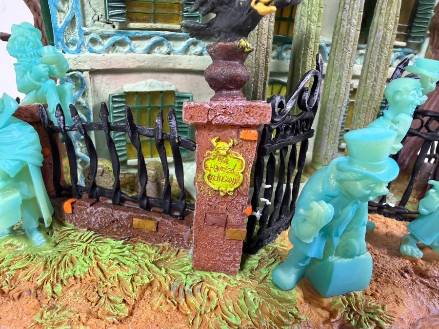 Vintage 2002 Disney Store Exclusive The Haunted Mansion Light-Up Fiber Optic Resin House Miniature 9'W X 7'D X8.5'H [Photo 2]