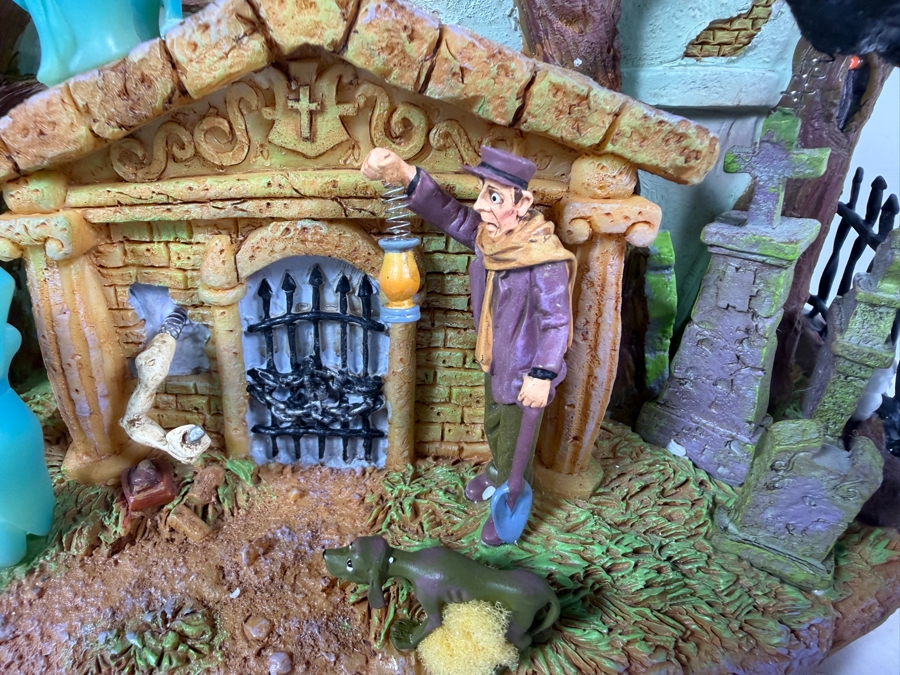 Vintage 2002 Disney Store Exclusive The Haunted Mansion Light-Up Fiber Optic Resin House Miniature 9'W X 7'D X8.5'H [Photo 11]