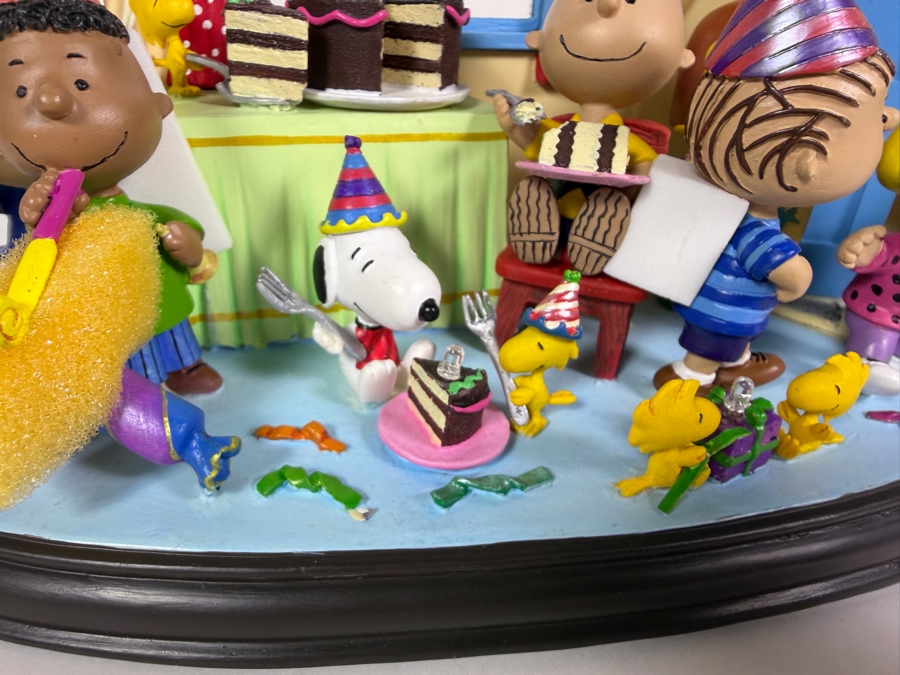 Vintage Danbury Mint Peanuts The Best Birthday Ever Lighted Sculpture Display 10'W X 5'D X5.5'H [Photo 4]