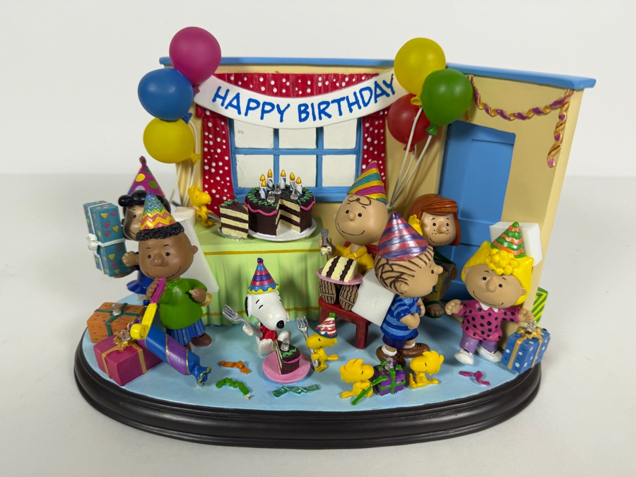 Vintage Danbury Mint Peanuts The Best Birthday Ever Lighted Sculpture Display 10'W X 5'D X5.5'H [Photo 5]