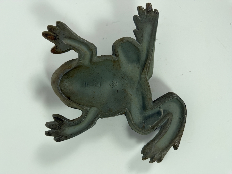 Vintage Cast-iron Frog Doorstop by Virginia Metalcrafters 18-21 8'L [Photo 7]