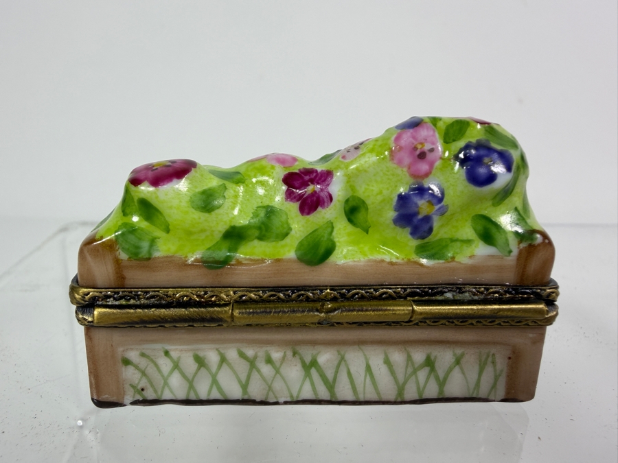  Hand-painted French Limoges Porcelain Trinket Box 2.25'W [Photo 3]