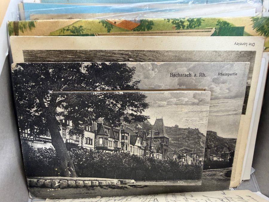 Large Lot Of Vintage And Antique Souvenir Postcards - See Photos for Small Sampling [Photo 9]