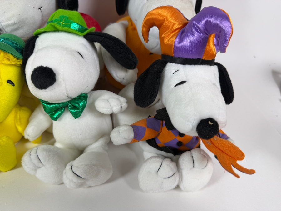 Just Added - Peanuts Snoopy Woodstock Holiday Plush Toy Big Lot Of 7, Halloween Pumpkin Costume, Christmas Santa Claus, St Patricks Day Leprechaun Green Hat, Jester Harlequin Carnival Outfit [Photo 3]