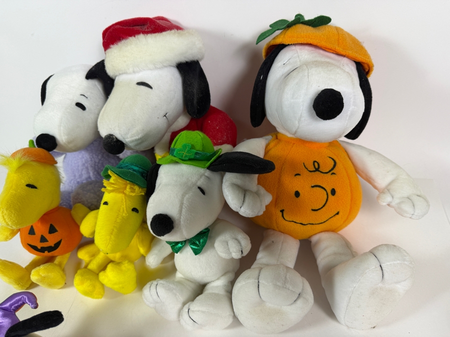 Just Added - Peanuts Snoopy Woodstock Holiday Plush Toy Big Lot Of 7, Halloween Pumpkin Costume, Christmas Santa Claus, St Patricks Day Leprechaun Green Hat, Jester Harlequin Carnival Outfit [Photo 6]